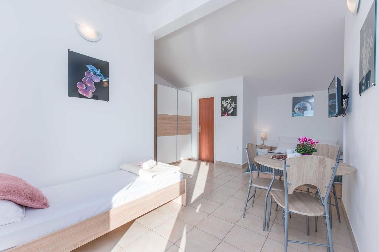 Apartmani Neno Lokva Rogoznica Esterno foto